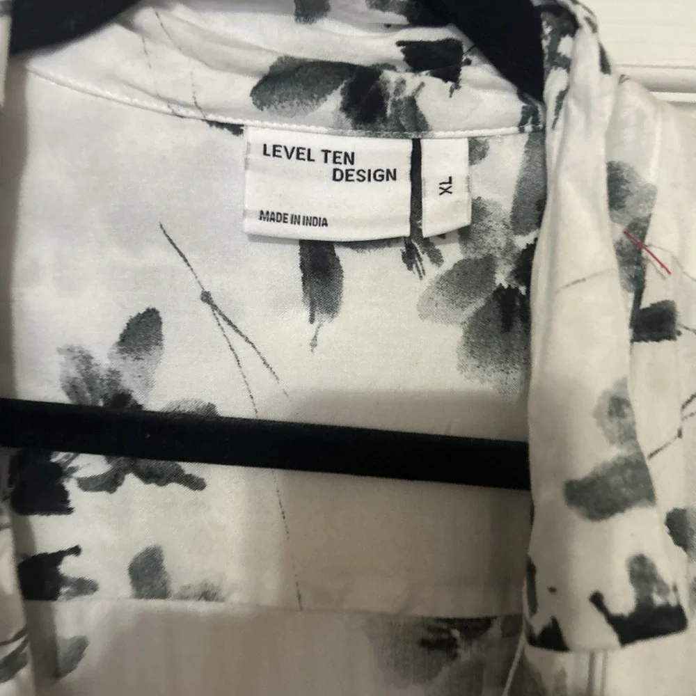 Level 10 Mens XL Button Up Shirt Short Sleeve White And Black Floral Vacation